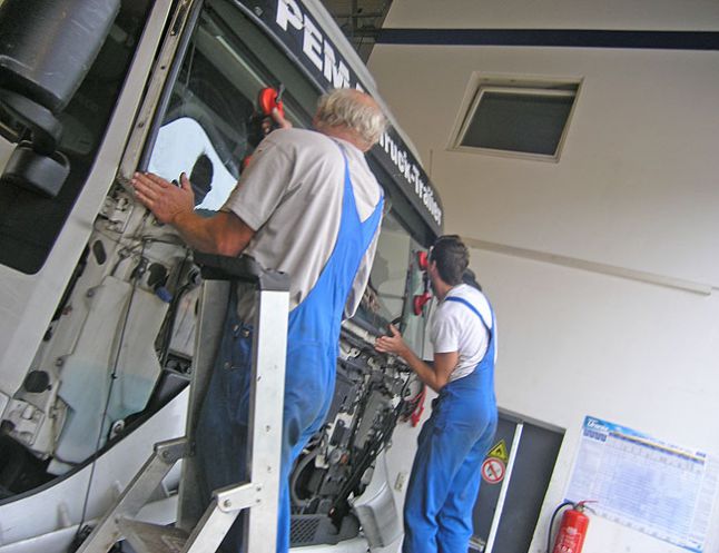 Kramer Lübecker Nutzfahrzeugservice - LKW - Transporter